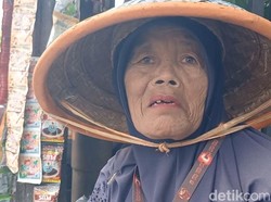 Jukir Brebes Bagi 4 Uang Rp 100 Ribu Hadiah Gagalkan Maling Rp 3,6 M