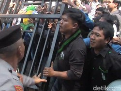 Mahasiswa Subang Geruduk DPRD, Tuntut Evaluasi APBN dan MBG