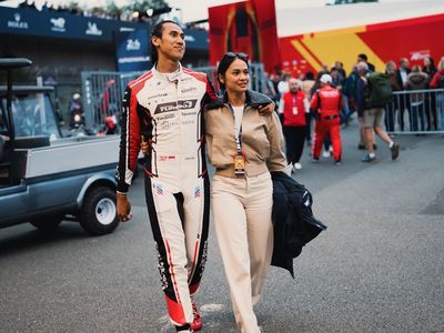 Sweet! Hana Malasan Setia Temani Sean Gelael Balapan di Le Mans