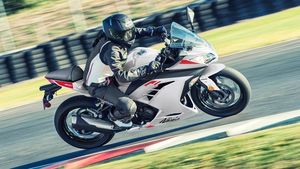 Potret Kawasaki Ninja 250 FI Jadul yang Dihidupkan Lagi