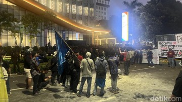 Kondisi Terkini Massa Demo di Patung Kuda Jakpus