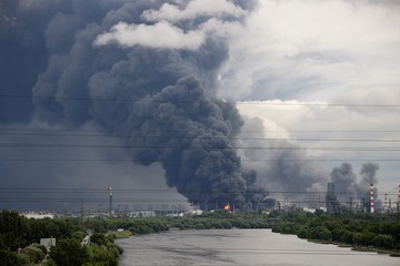 Kilang Minyak Rusia Terbakar Dihantam Serangan Terbesar Ukraina
