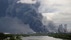 Kilang Minyak Rusia Terbakar Dihantam Serangan Terbesar Ukraina