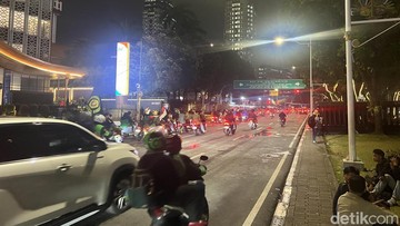 Massa Demo Mahasiswa di Patung Kuda Jakpus Bubar, Lalin Kembali Normal