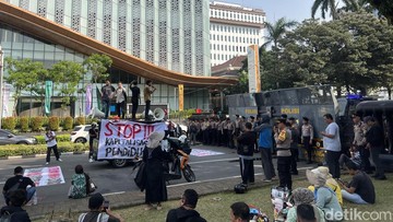 Massa Tolak MBG Juga Gelar Aksi di Patung Kuda, Terpisah dari Massa Dukung MBG