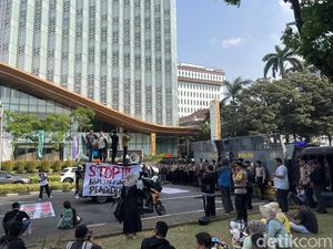 Massa Tolak MBG Juga Gelar Aksi di Patung Kuda, Terpisah dari Massa Dukung MBG