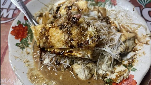 Nyamm! 10 Ketoprak Enak di Jakarta, Bumbu Kacangnya Medok