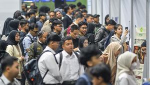 Pencari Kerja Serbu Bursa Kerja