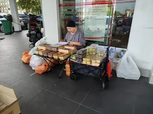 Terharu! Meski Kanker Payudara Stadium 4, Ibu Ini Tetap Jualan Kue demi Anak