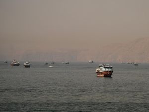 Kapal Singapura Kena Tembak di Selat Hormuz, Perjanjian AS-Iran Terancam