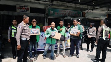Polda Riau Salurkan Bansos, Air Bersih dan Bedah Rumah Jelang HUT Bhayangkara