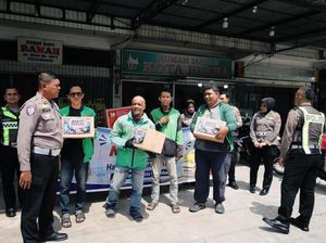 Polda Riau Salurkan Bansos, Air Bersih dan Bedah Rumah Jelang HUT Bhayangkara