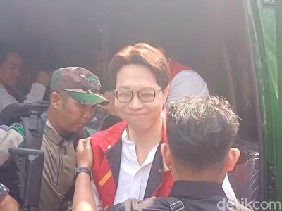 Senyum Richard Lee di Sidang Perdana Dugaan Pelangaran Perlindungan Konsumen