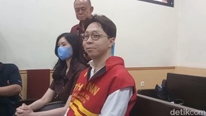 Richard Lee Puji Kesetiaan Istri: Dia Sumber Kekuatan Saya