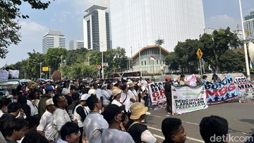 Massa Demo di Patung Kuda, Dukung MBG Dilanjutkan dan Diawasi Bersama