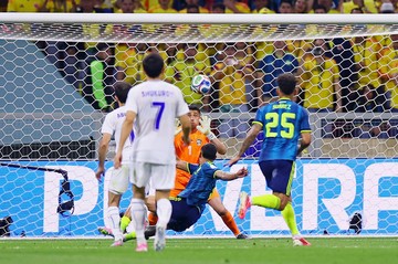 Kolombia Ungguli Uzbekistan 1-0 di Babak Pertama