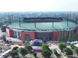 Ramai Keluhan Keamanan Parkiran di Stadion Pakansari, Helm-Knalpot Raib