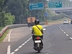 WNA Naik Motor Terobos Tol Pasteur gegara Google Maps