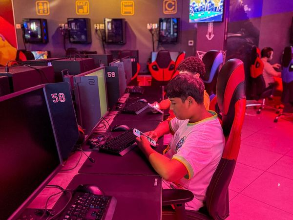 UEA Larang Anak di Bawah 15 Tahun Gunakan Media Sosial