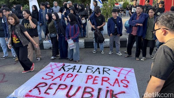 Suara Mahasiswa di Tugu Digulis: Atasan Kalian Rakyat, Bukan Partai!