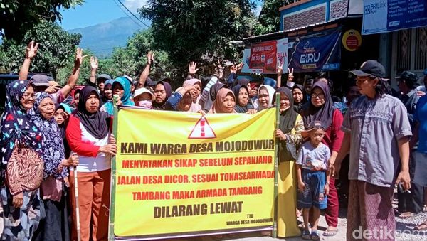 Protes Aktivitas Truk Tambang, Warga di Nganjuk Blokade Jalan