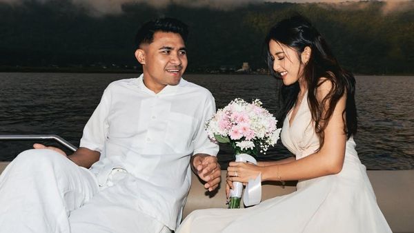 Intip Momen Romantis Yuriska Patricia Dilamar Asnawi Mangkualam di Kapal