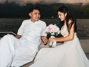 Intip Momen Romantis Yuriska Patricia Dilamar Asnawi Mangkualam di Kapal