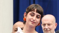 Gaya 'First Lady' New York di Parade Juara Knicks Pakai Merchandise 'Palsu'