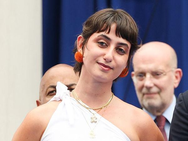 Gaya First Lady New York di Parade Juara Knicks Pakai Merchandise Palsu