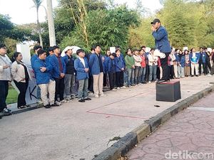 BEM ITS Gelar Mimbar Bebas: Hati-hati, Calon-calon Teknokrat Sudah Marah!