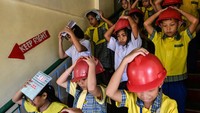 Belajar Siaga Bencana, Siswa Ikuti Latihan Gempa Massal