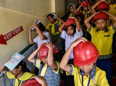 Belajar Siaga Bencana, Siswa Ikuti Latihan Gempa Massal