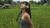 Udah Siap Belum? Nih Potret Christy No Na Asyik Main di Sawah
