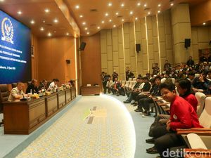 Dasco Telepon Nanik Saat Mahasiswa Sampaikan Aspirasi soal MBG di DPR
