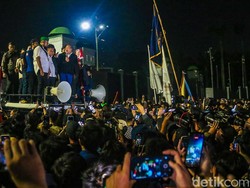 Video: Momen Dasco dkk Ikut Naik Mobil Orasi Demo Mahasiswa di DPR