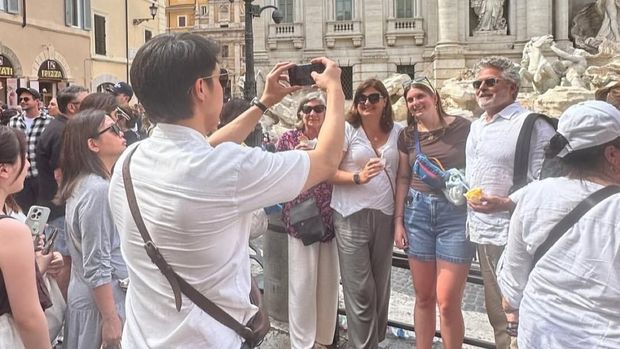 Cerita El Rumi dan Syifa Hadju bulan madu di Italia.