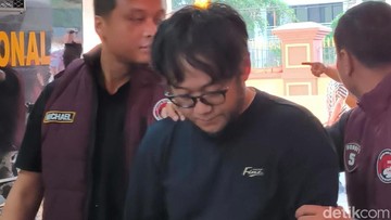 Tampang Frans Anak Buah Gembong Narkoba Fredy Pratama Usai Ditangkap Bareskrim