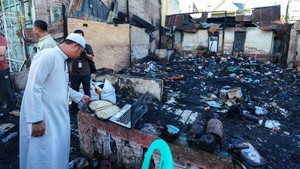 Gubernur Sulsel Bantu Rehabilitasi Rumah Korban Kebakaran di Makassar