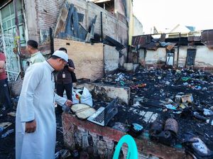 Gubernur Sulsel Bantu Rehabilitasi Rumah Korban Kebakaran di Makassar