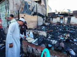 Gubernur Sulsel Bantu Rehabilitasi Rumah Korban Kebakaran di Makassar