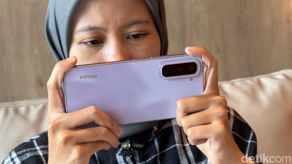 Unboxing Infinix Hot 70, HP Baterai 6.000 mAh Harga Rp 2 Jutaan