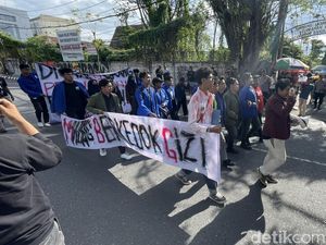 BEM Se-Kalsel Kembali Turun ke Jalan, Tagih Janji Bertemu DPR RI