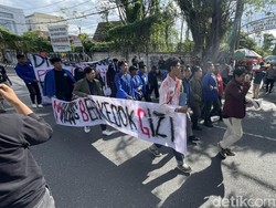 BEM Se-Kalsel Kembali Turun ke Jalan, Tagih Janji Bertemu DPR RI
