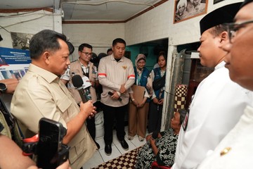 Mendagri &amp; Menteri PKP Cek Penerima Bantuan Bedah Rumah di Matraman