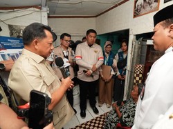 Mendagri & Menteri PKP Cek Penerima Bantuan Bedah Rumah di Matraman