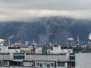 Geger Hujan Minyak Hitam di Moskow Usai Ukraina Gempur Kilang Minyak