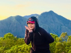 Tiba-tiba Banget Lee Jong Suk Unggah Foto Liburan di Gunung Batur Bali