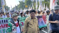 Massa Petani-Pedagang Gelar Aksi Dukung Prabowo di Patung Kuda Jakpus