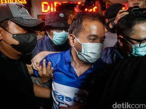 Video: Tampang Roy Suryo dan dr.Tifa Mau Jalani Pemeriksaan Kesehatan