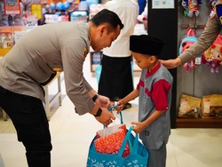 Polres Bogor Ajak 80 Anak Yatim Beli Perlengkapan Sekolah hingga Nonton Bioskop